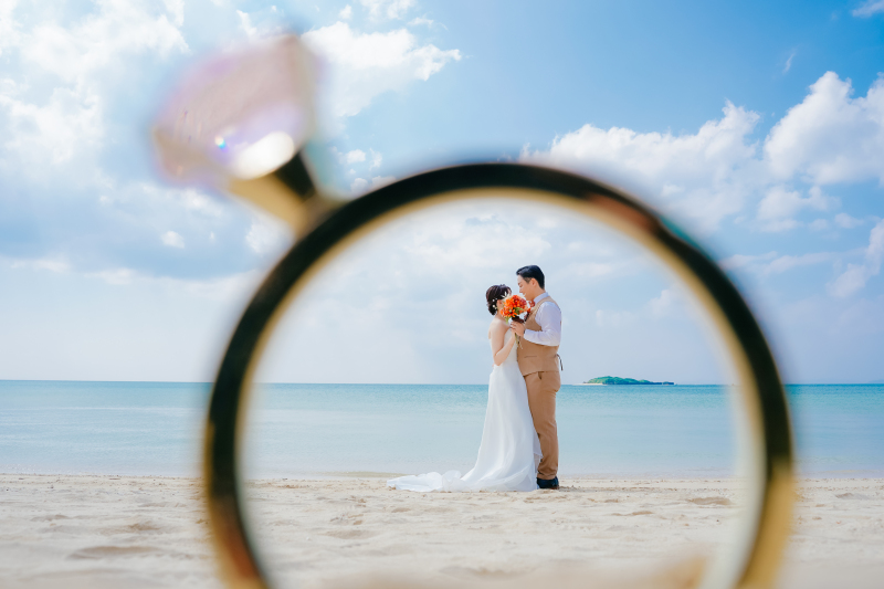 思い出の品物やおふたりらしいアイテムと共に撮影可能です！ ★