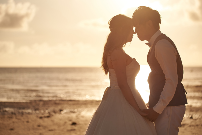 沖縄でフォトウエディング ！せっかくだったらサンセットも味わおう♪