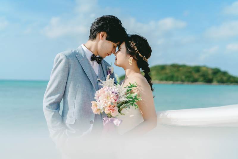 【海の見えるチャペルのご紹介】チャペル内から沖縄の美しい海を眺めることができます