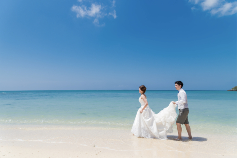 ドレス&タキシードのまま海に!ウォーターインショット