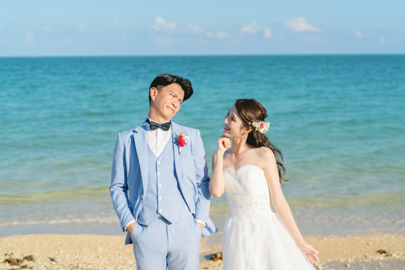 ドレス、タキシードで沖縄の海へ入っちゃいましょう！素敵な思い出に！！