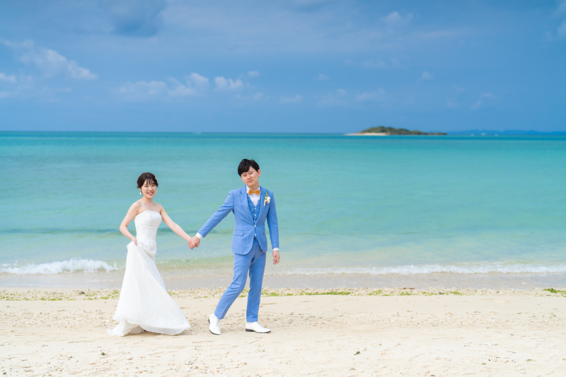 ドレス、タキシードで沖縄の海へ入っちゃいましょう！素敵な思い出に！！