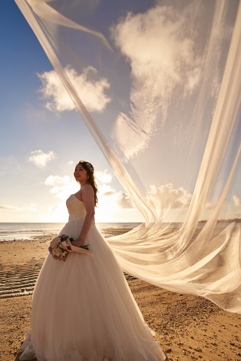 沖縄でフォトウエディング ！せっかくだったらサンセットも味わおう♪