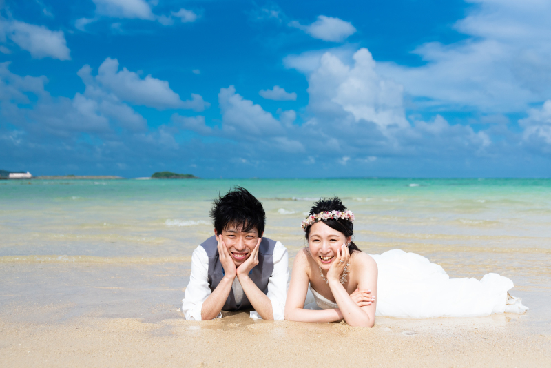ドレス&タキシードのまま海に!ウォーターインショット