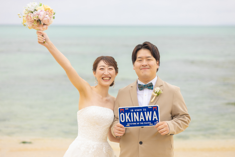 青い透き通るビーチと南国グリーンで沖縄を感じる撮影もいかがですか？？