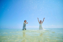 暑い夏は水浴びしながら思い出撮影!?