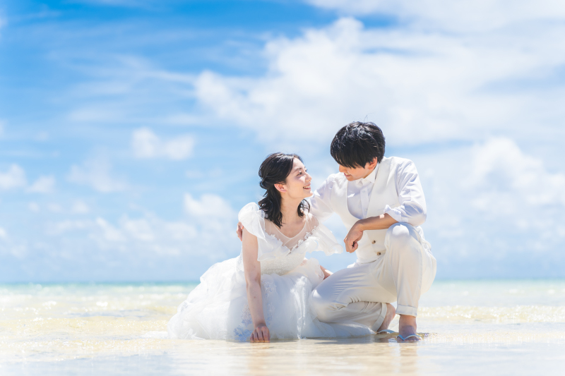 【海の見えるチャペルのご紹介】チャペル内から沖縄の美しい海を眺めることができます