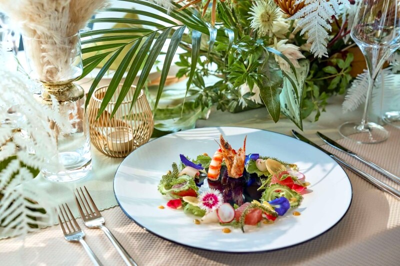 撮影日当日、撮影後は ヴォヤージュ ドゥ ルミエール北谷リゾートで是非お食事を