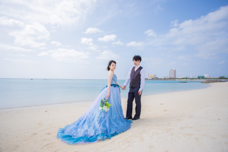 ルミエール北谷サロンのスタッフブログ(ビーチにブルーのドレスって