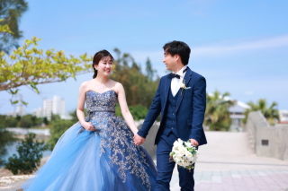 本日はブルーのチュールが美しいカラードレス【 LU0128 】をご紹介します！！