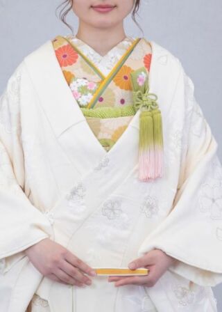 白無垢を華やかに演出する色掛下のご案内です。