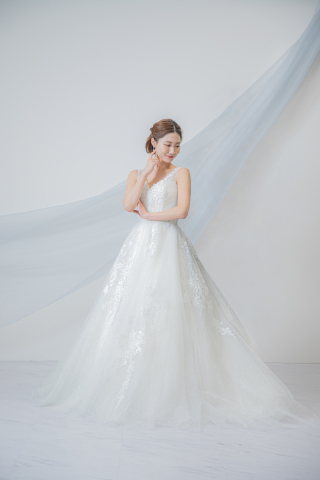 新作のウェディングドレスが入荷しました♡♡