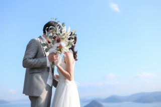 花嫁はなぜブーケを持つの？