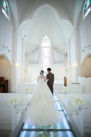 後ろ姿のウェディング写真も残したい! バックショットのアイデア!