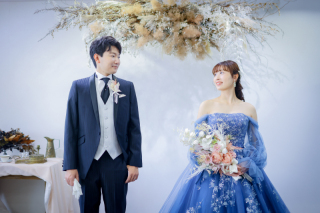 スタッフと一緒に自分にピッタリの衣裳を見つけましょう♪