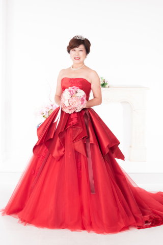 マダムにも着やすいドレスがたくさん♪