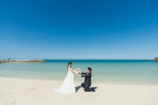 アラハビーチで描く、絵画のような一枚。