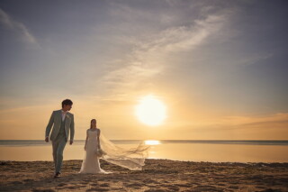 沖縄の西海岸で叶える、心に残るサンセットウェディング