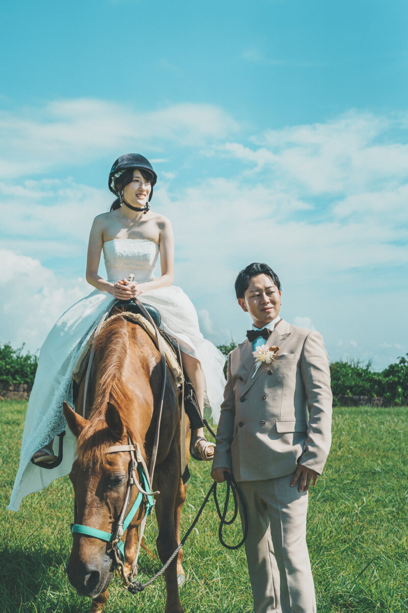 ビーチ×乗馬のロマンチックウェディングフォト