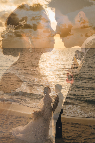 沖縄の夕焼けのビーチで叶える理想のウエディングフォト永遠の愛をドラマチックに刻む