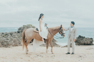 ビーチ×乗馬で叶える、フォトウェディング