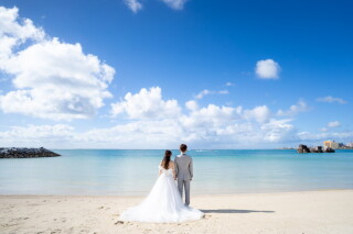 アラハビーチでビーチとグリーンが彩る特別な一枚