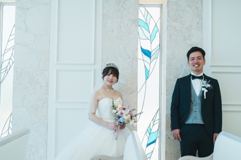 「読谷ブルー」が引き立つ白亜のチャペル♡アクアグレイス・チャペルフォト♪