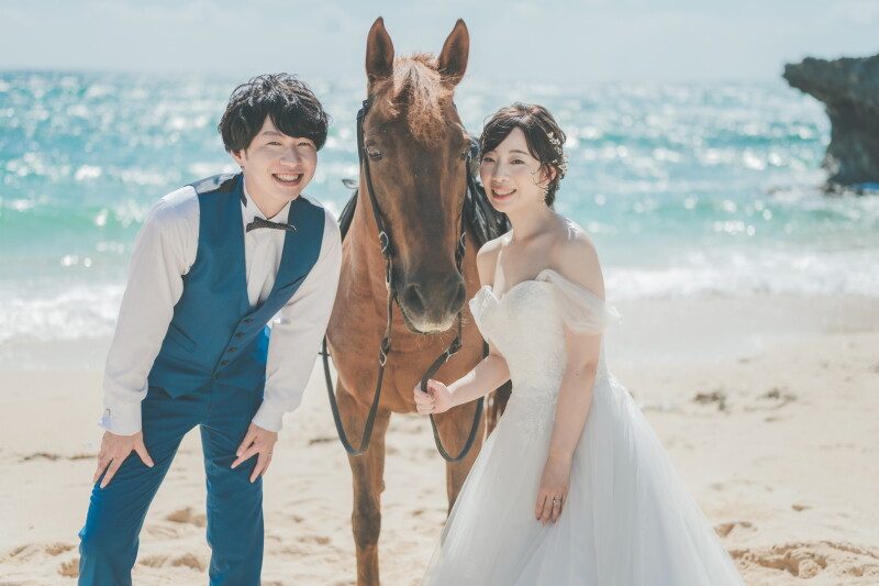 沖縄で叶える馬とビーチのフォトウェディング