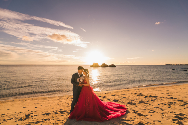 沖縄の絶景ビーチで叶える最高のウエディングフォト〜