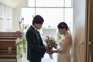 青空広がるビーチ&チャペルフォト