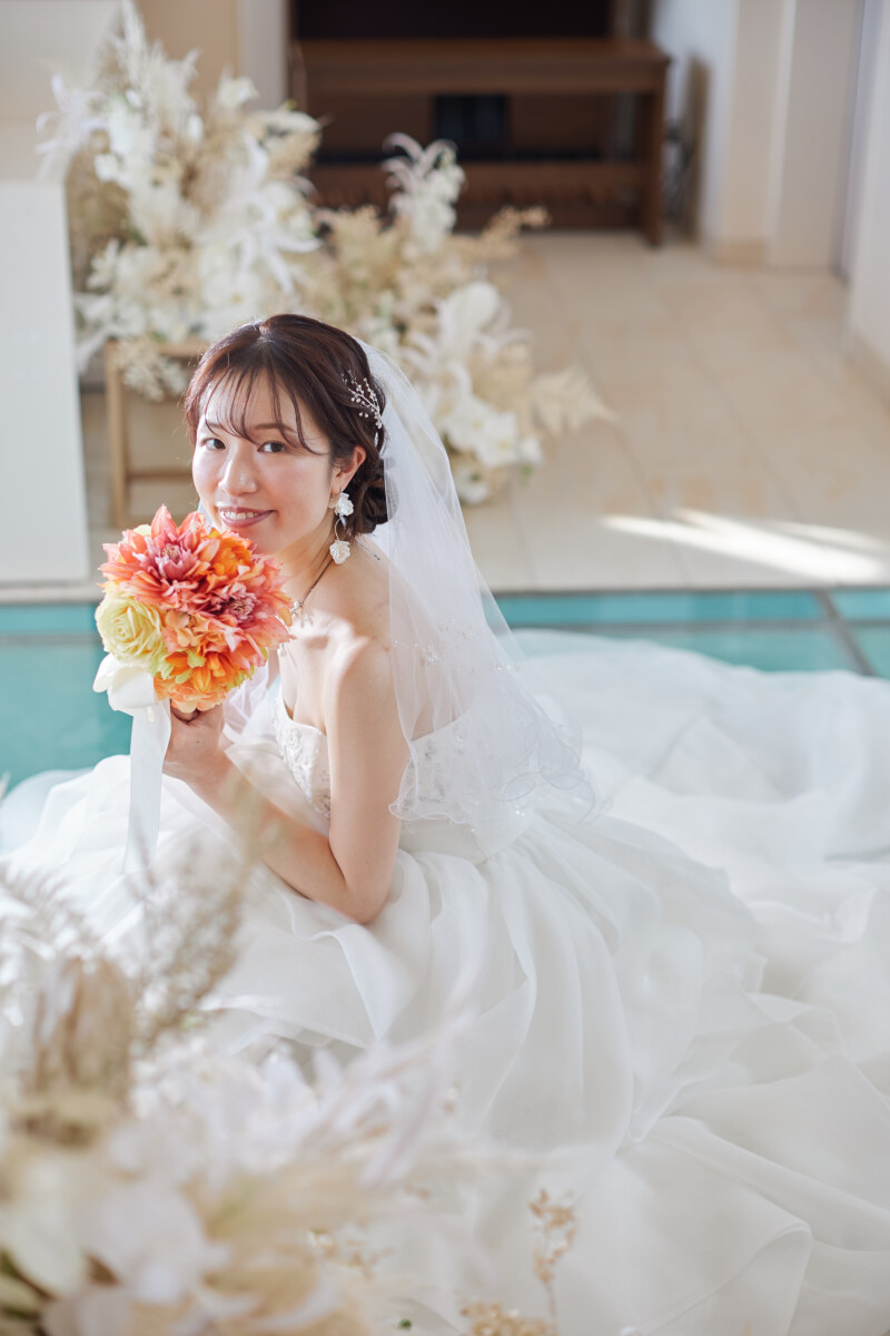 リゾ婚チャペルで撮影するフォトウェディング