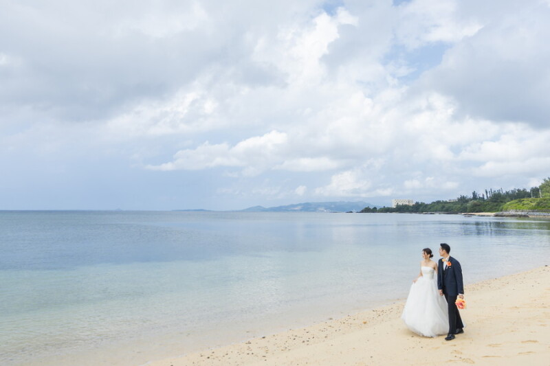 沖縄で叶える♡チャペル&ビーチ&緑のウェディングフォト♪