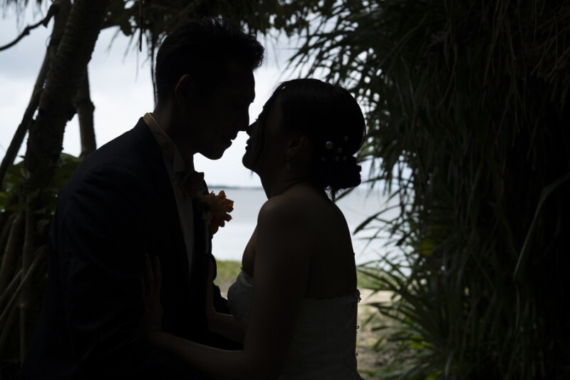 沖縄で叶える♡チャペル&ビーチ&緑のウェディングフォト♪