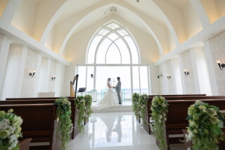 クラシカルな美しさに包まれて…西原町セントアンドリュースチャペルで特別な一枚を
