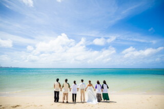 家族や友達と一緒に最高の思い出を!アラハビーチで楽しむフォトウェディング