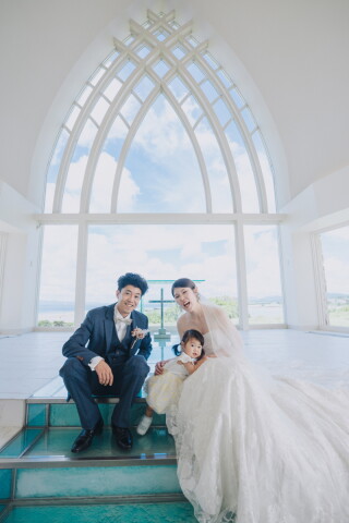 お子様もご一緒に♪　チャペル＆ビーチでのファミリーフォト