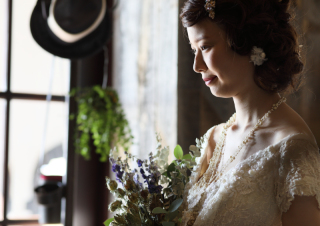 アンティークドレスHOWELLのご紹介