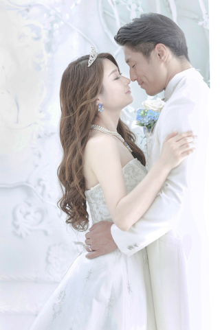 ダウンスタイルで女性らしさを