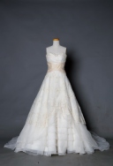 衣装選びの参考に！ドレスラインのあれこれ