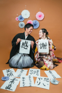 ◈ 感謝を込めた和の1枚 ◈ 習字アイテムで個性を出す、自分たちらしい和装フォト
