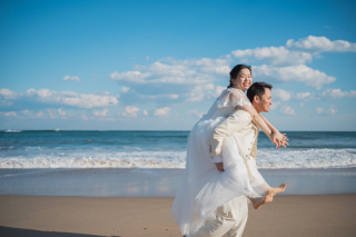 ◈ 海風を感じておんぶ！ ◈ 最高の青空の下で叶えるアクティブフォト
