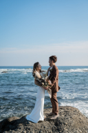 海&times;岩場&times;洋装ロケーション