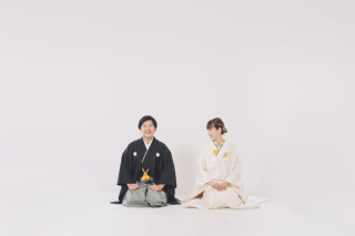◈お洒落なスタジオ和装◈正座して微笑み合うお二人の今をカタチに残す♡