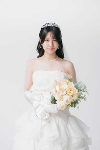 シンプルだからこそ映える、スタジオフォトウェディング