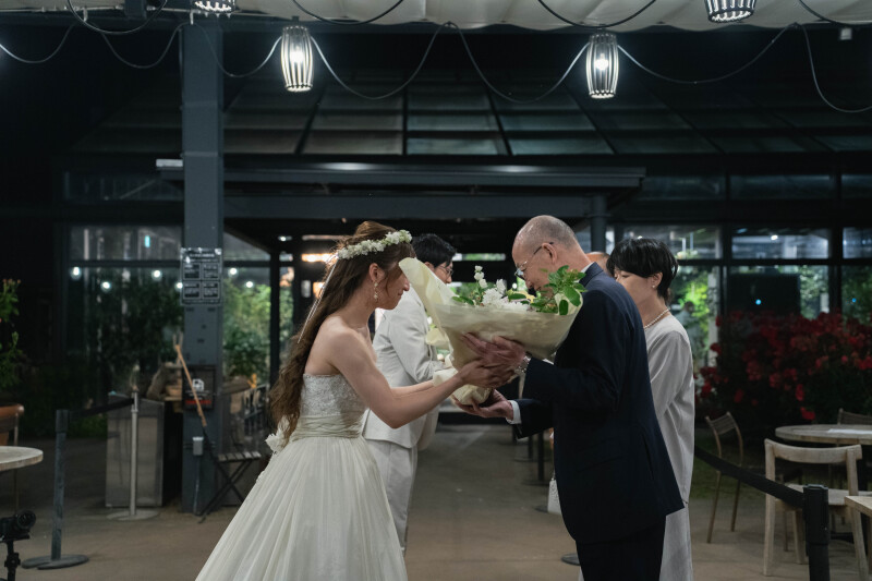 花と光に包まれるロケーションフォト