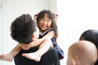 お父さんの肩の上