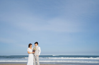 潮風に笑顔がはじける