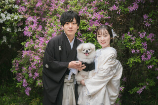 季節のお花を背景に