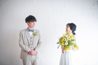 シンプルな空間で残す ”ふたりらしい” ウェディングフォト 