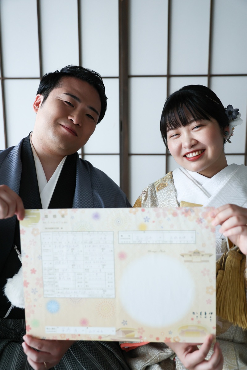 笑顔あふれるウェディングフォト！持ち込みアイテムで彩る特別な一日